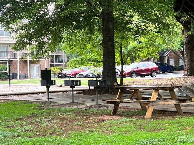 Building Photo - 3 Bedroom Townhome Woodlands of Clemson