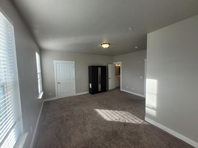 Building Photo - 1128 S 820 E