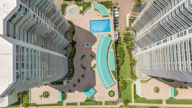 Building Photo - 16445 Collins Ave