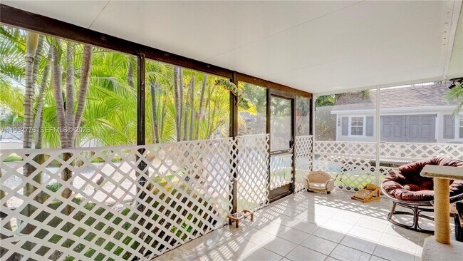 Building Photo - 150 Azalea St