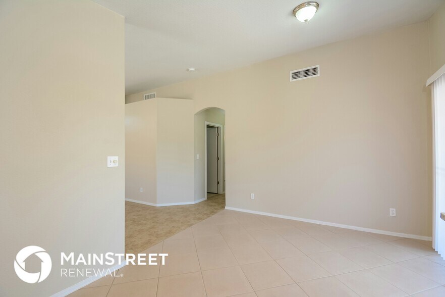 Building Photo - 1919 W Calle Guadalajara