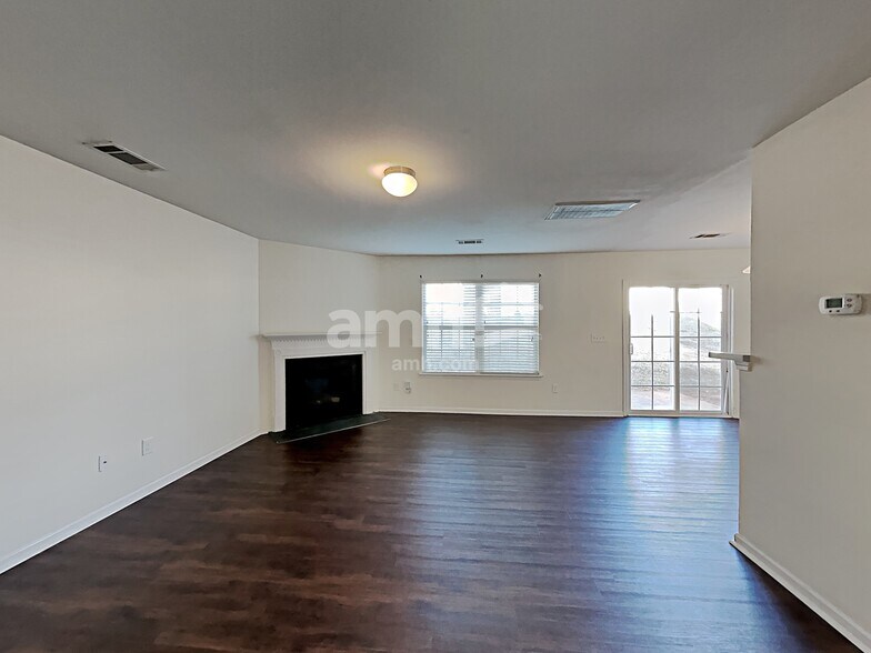 Building Photo - 6236 Leslie Dr