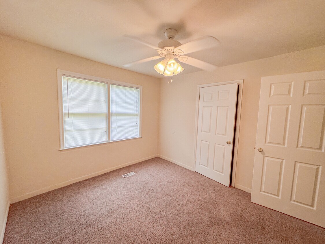 Building Photo - 1502 Atkamire Dr