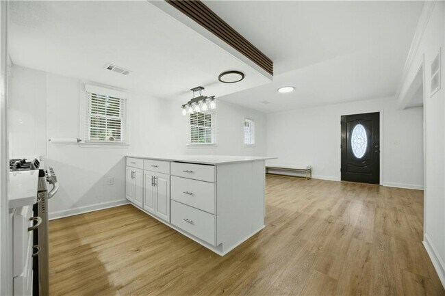 Building Photo - 2220 Spring Mill Cove