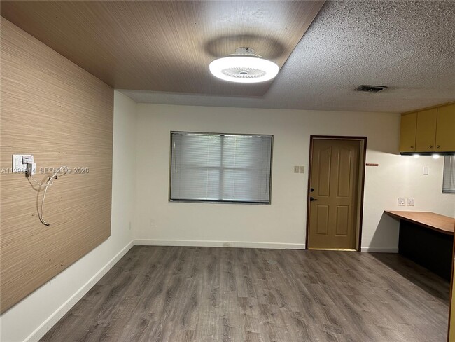 Building Photo - 1411 SW 24th Ct