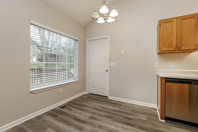Building Photo - 230 High Chaperal Dr