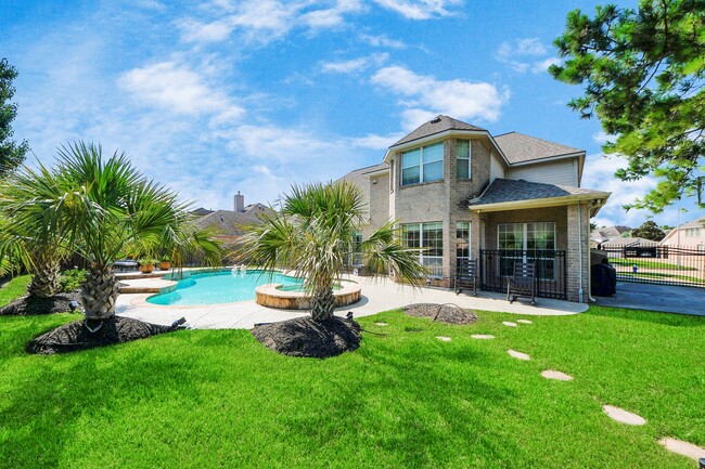 Building Photo - 17314 Pinecreek Hollow Ln