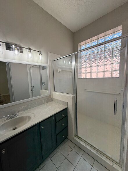 Building Photo - 256 Kingston Dr