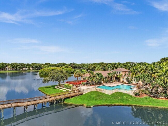 Building Photo - 2433 Centergate Dr