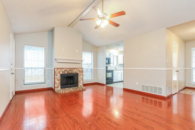 Building Photo - 1114 Hidden Creek Dr