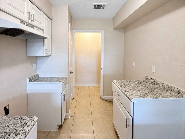 Building Photo - 8710 Parkway Forest Dr