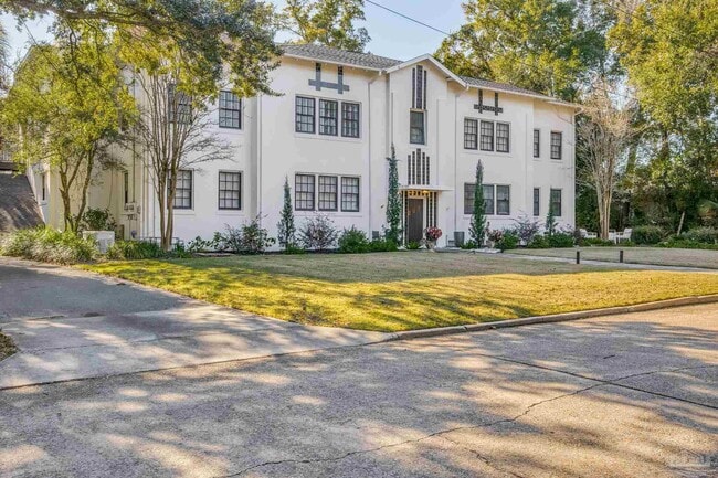 Building Photo - 1515 E Lakeview Ave