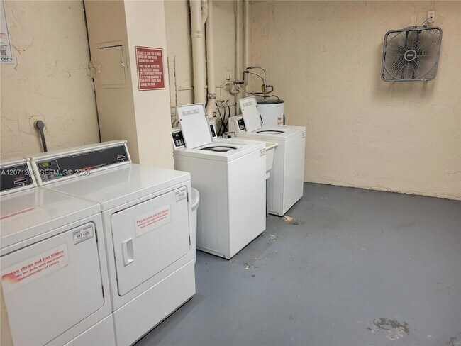 Building Photo - 3090 N Course Dr