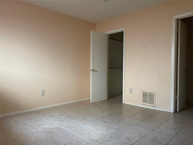 Building Photo - 10751 Corona Ln