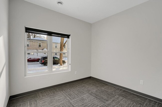 Building Photo - Spacious Brand New 8 Bed + 4 Bath near U of M!