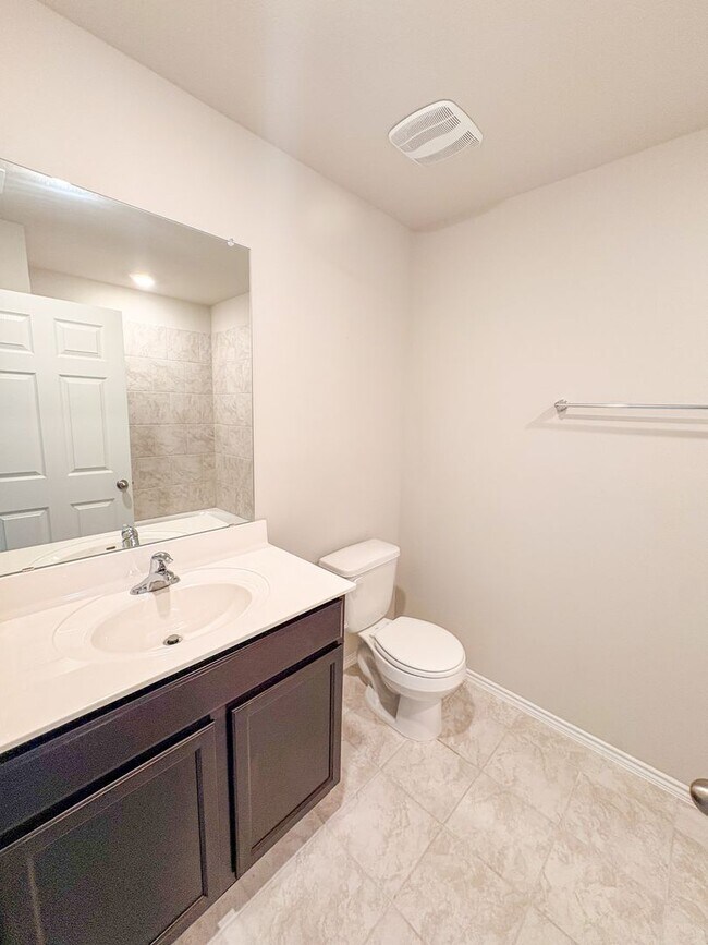 Building Photo - 6401 Coneflower Dr