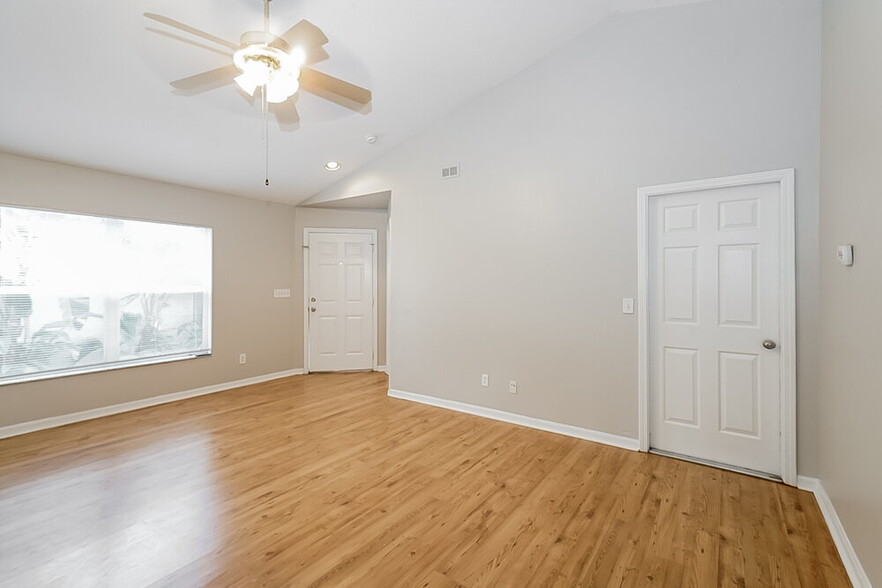 Building Photo - 7445 Oxford Garden Cir