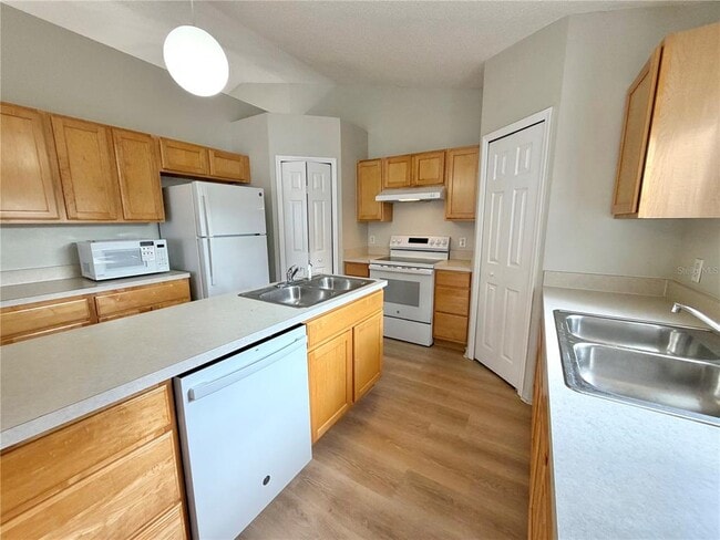 Building Photo - 12052 Villa Rd