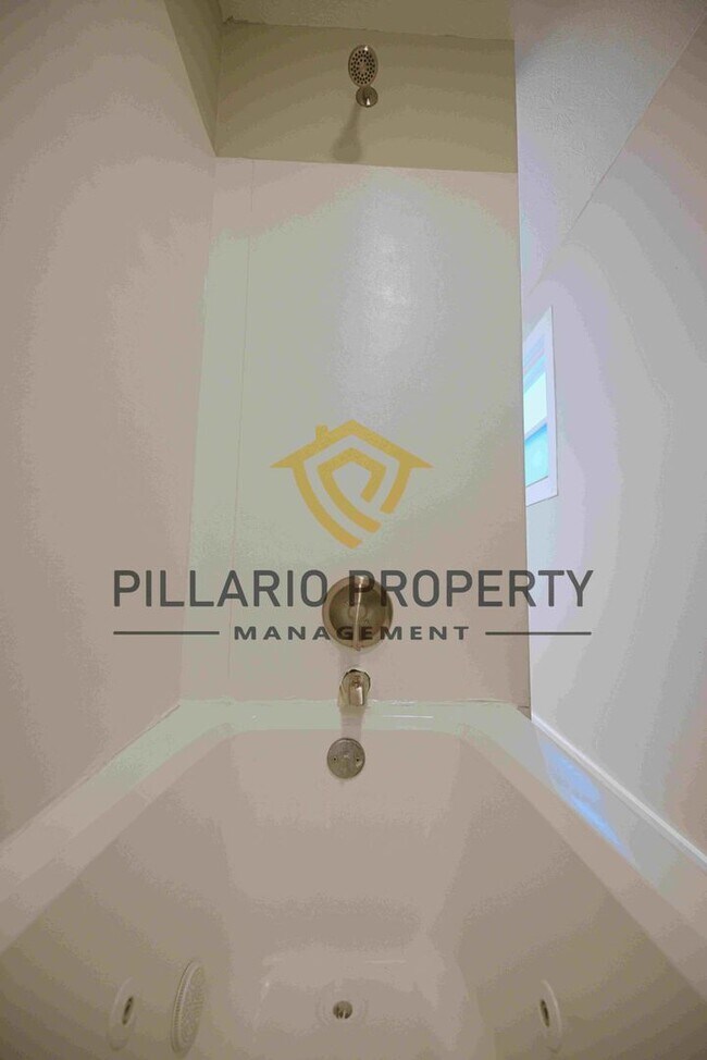 Building Photo - Close to Marion University, 3 Bedroom, 1.5...