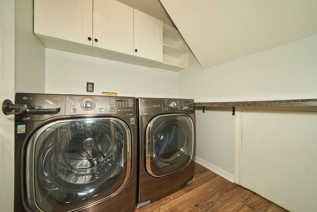 Building Photo - 4 BR with Great Floorplan in Carmel Schools!