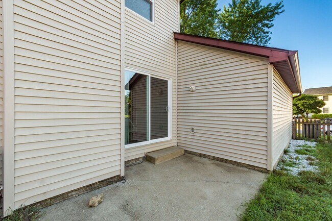 Building Photo - 7609 Seasons Dr
