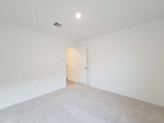 Building Photo - 15675 Plum Brk Dr