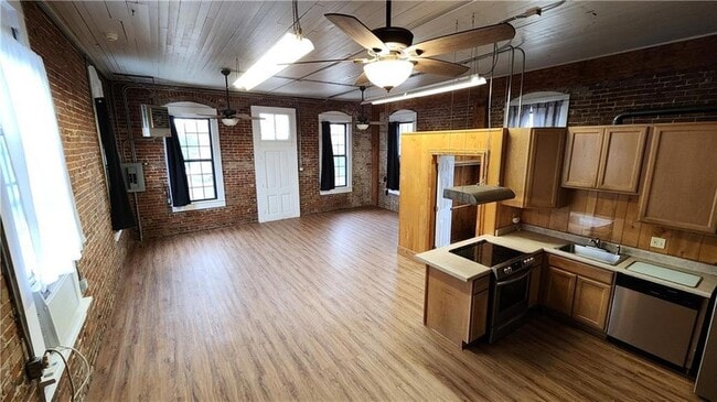 Building Photo - 2594 Front St