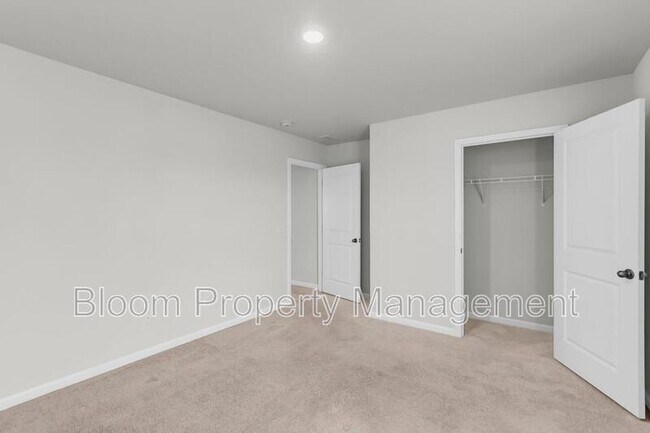 Building Photo - 227 Shortmarsh St