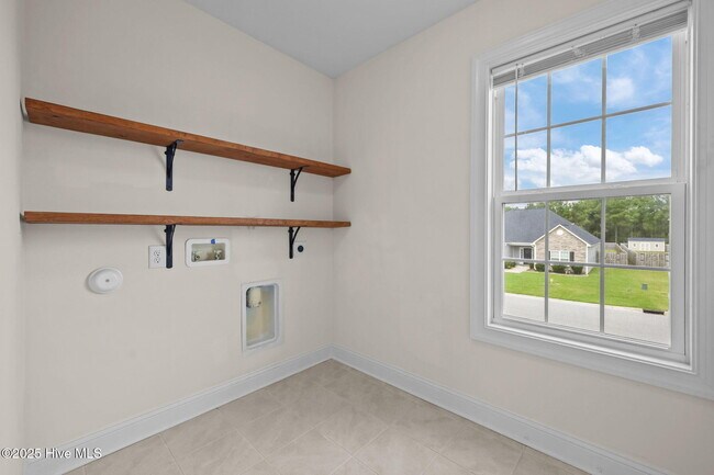 Building Photo - 541 Transom Wy