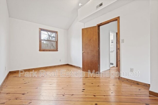 Building Photo - 205 W Poplar Ave