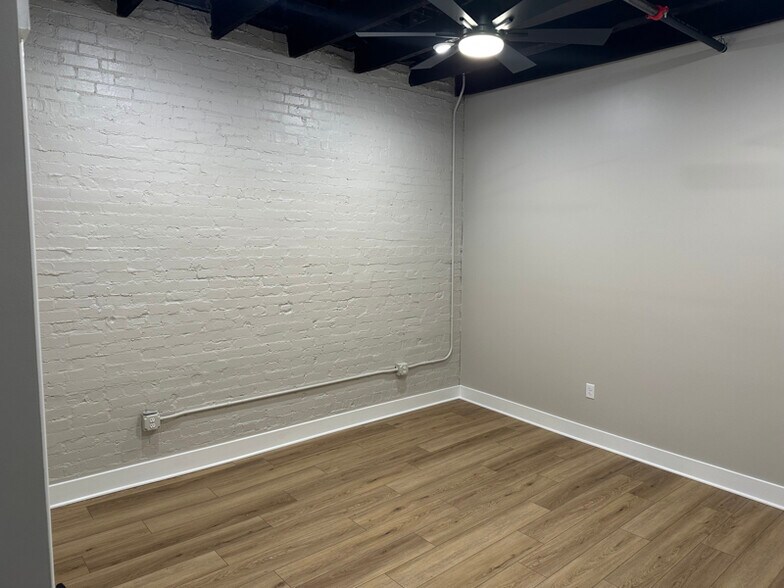 Building Photo - 104 S 4th St