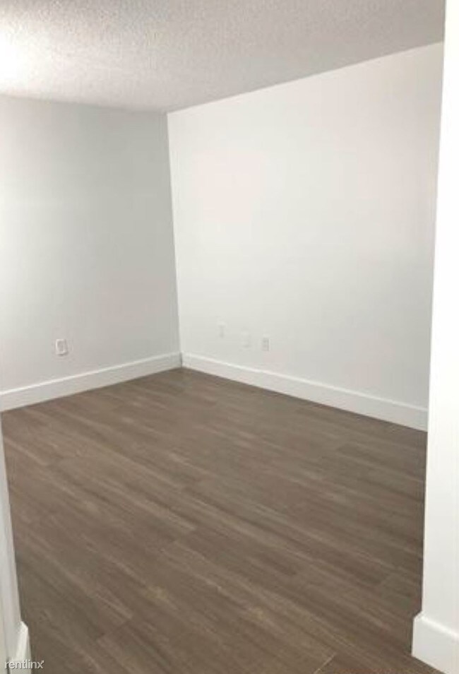 Building Photo - 2 br, 2 bath  - 8670 NW 6th Ln Apt 206