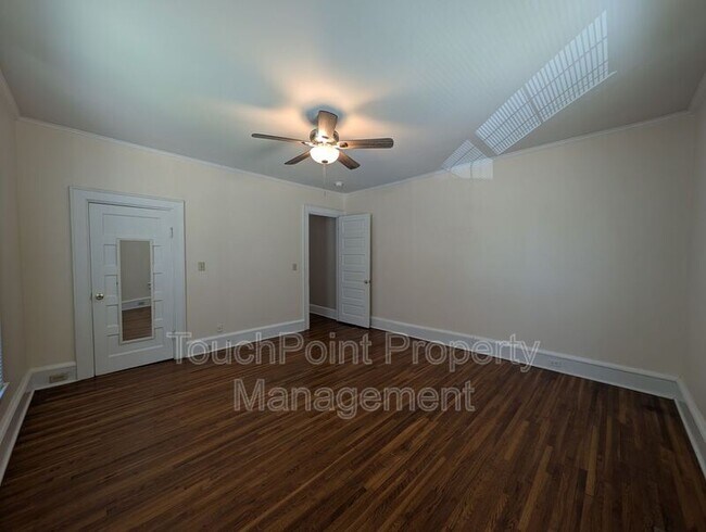 Building Photo - 476 Spring St SW