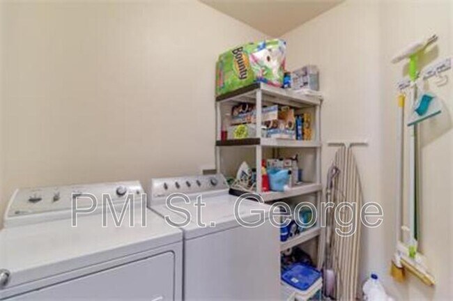 Building Photo - 3241 E Fourteen Fairway Dr