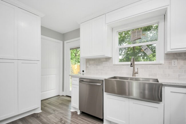 Building Photo - 2707 Mc Nay Dr