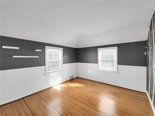 Building Photo - 54 Westmoreland Dr