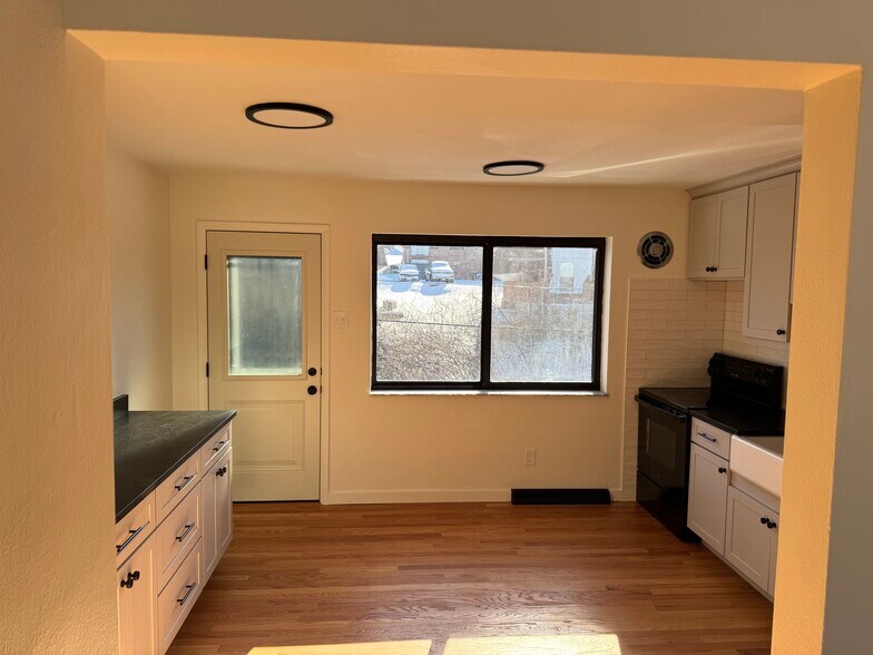 Building Photo - 3948 Brittany Cir