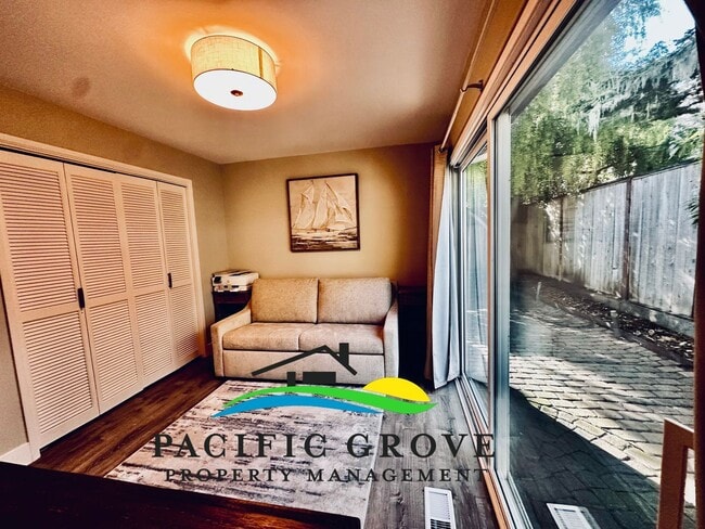 Building Photo - Charming Fully Furnished Updated Two-Bedroom in Pacific Grove!