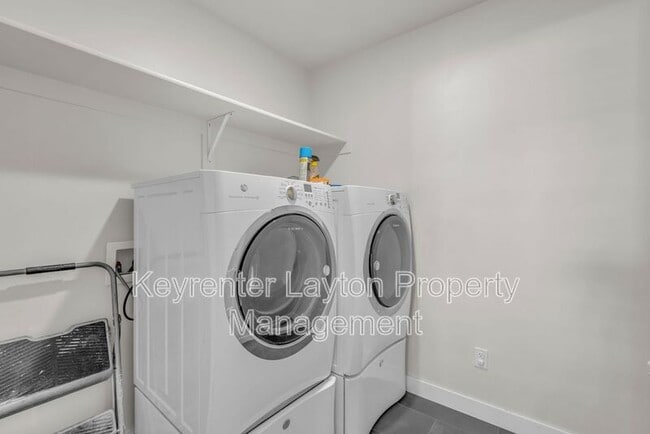 Building Photo - 955 N 800 E