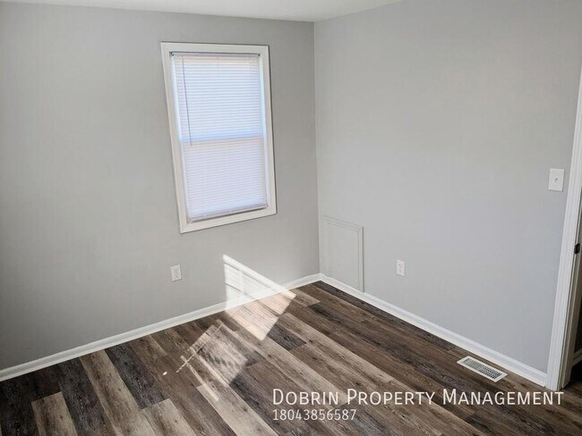 Building Photo - 1520 Fendall Ave