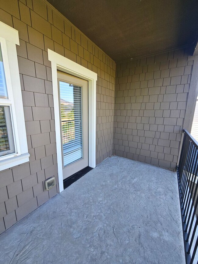 Building Photo - 3593 Juanipero Way