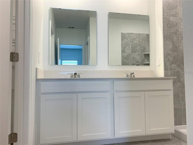 Building Photo - 1926 Niagra Dr