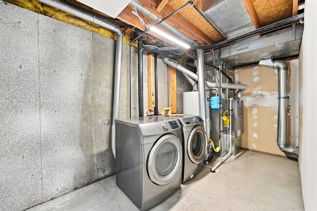 Building Photo - $2,840.95 with $300 Off The First Month's Rent, 3 Beds - 2.5 Bath, Single Family Home in Westmins...