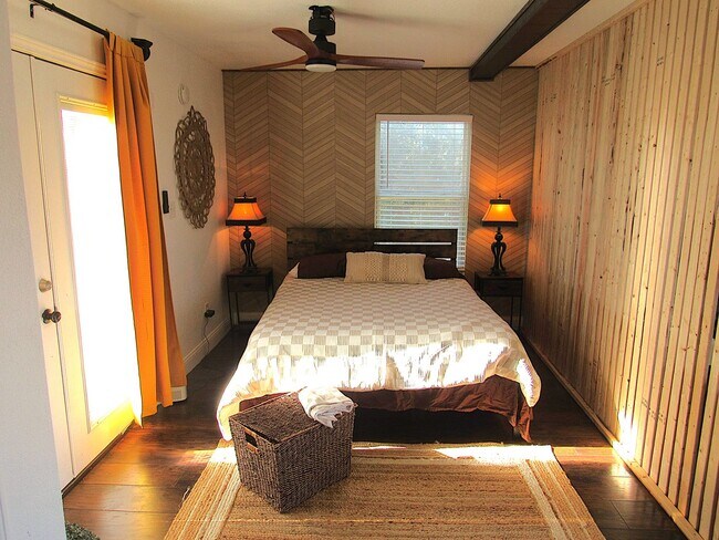 Building Photo - Fully Furnished Humble Duplex on the Water