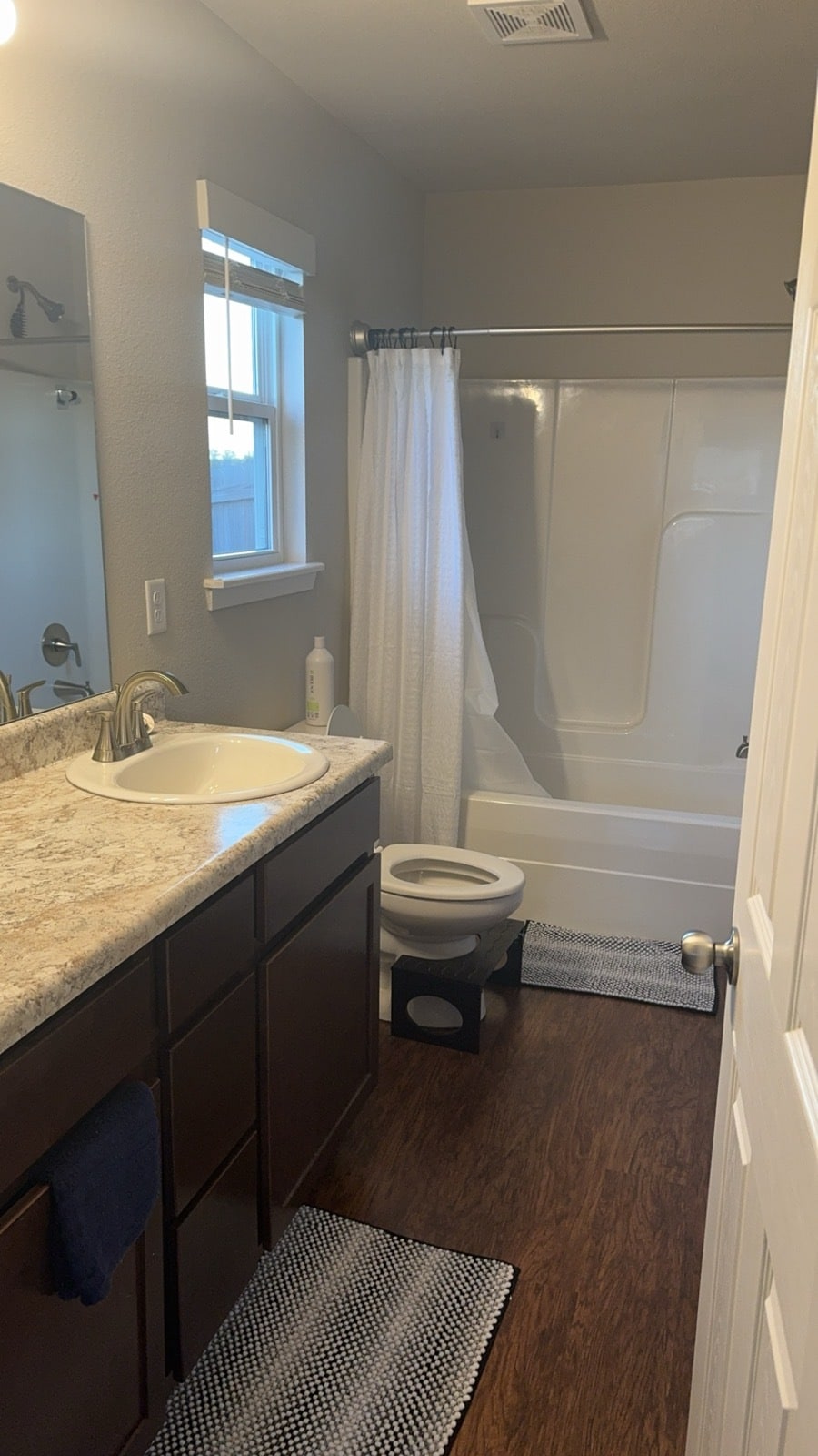 Building Photo - 2309 Pinewood Ave