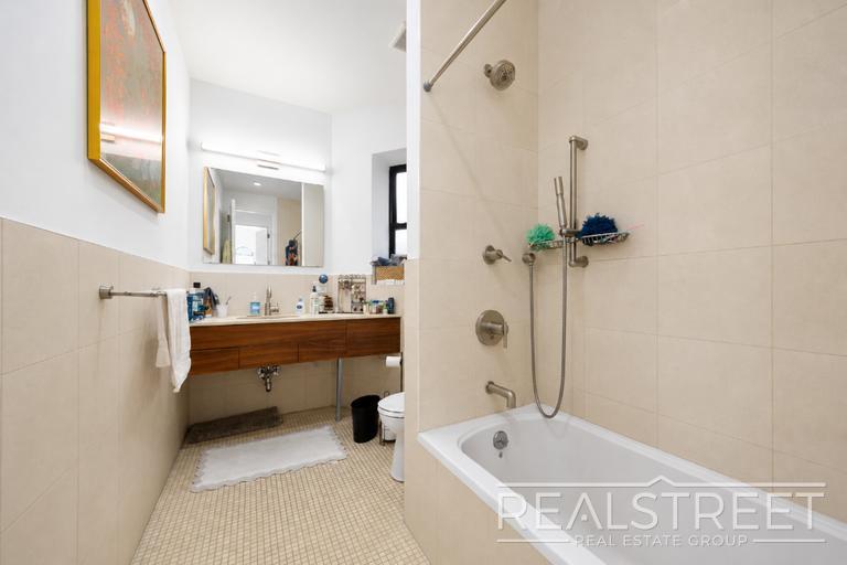 Building Photo - LOFT-LIKE 1 BED w PRIVATE ROOF DECK + LAUNDRY IN-UNIT