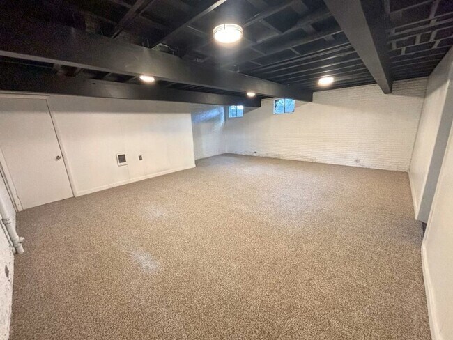 Building Photo - Beautiful 3-Bedroom, 1.5-Bathroom Home wit...