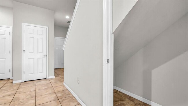 Building Photo - 9153 Hillcroft Dr