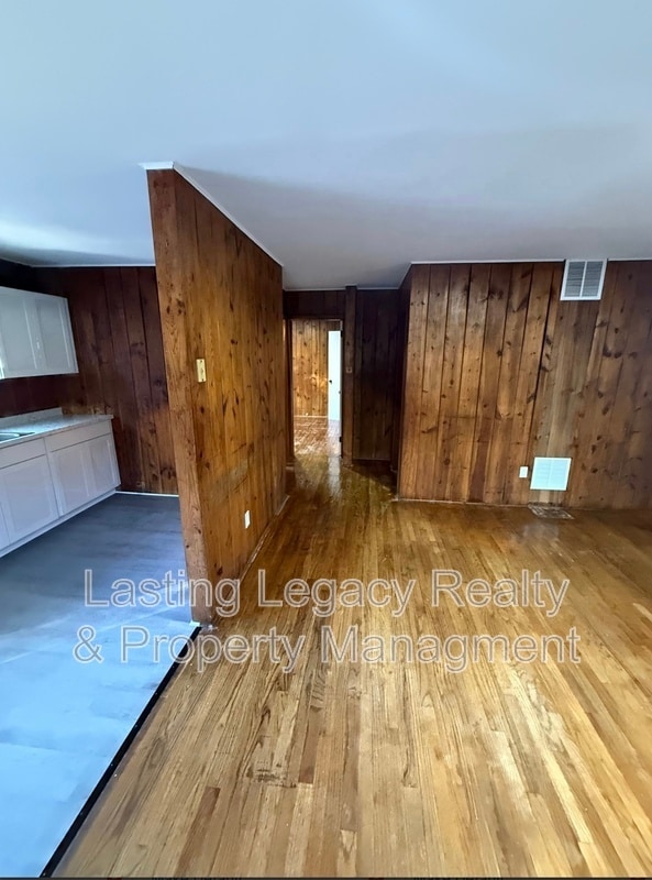 Building Photo - 904 Marsh St