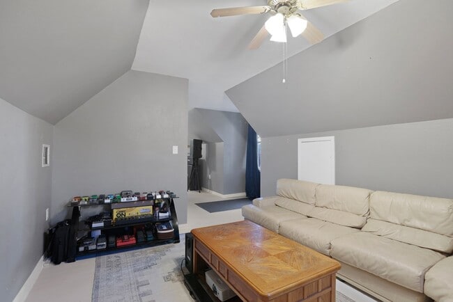 Building Photo - 60 Canyon Creek Dr